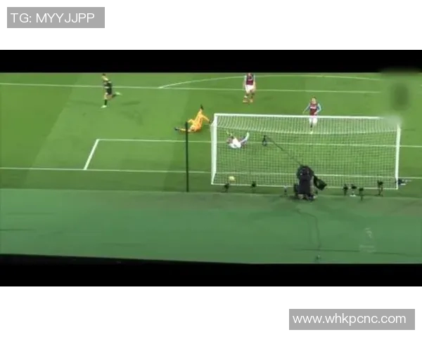 足球明星与碳酸饮料的奇妙搭配引发热议健康与运动的完美平衡探讨 足球明星与碳酸饮料的奇妙搭配引发热议健康与运动的完美平衡探讨