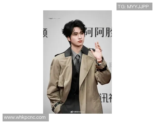 严浩翔：从青涩少年到足球明星的成长之路与辉煌成就